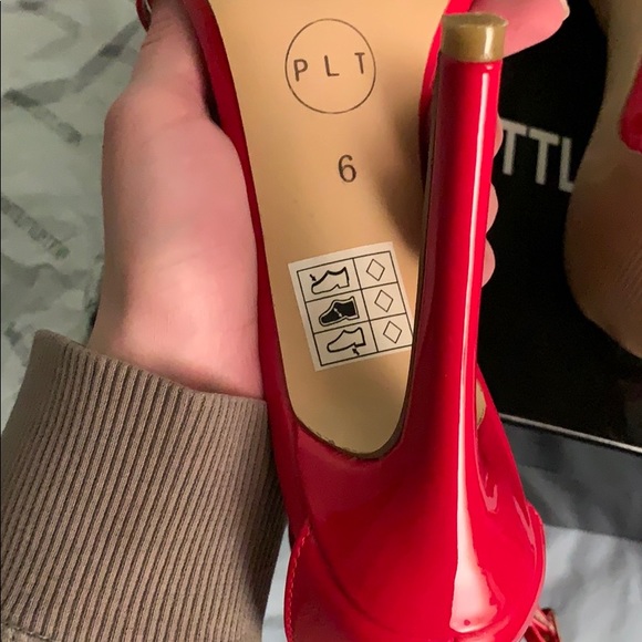 Red Point Toe Sandal - Picture 8 of 8